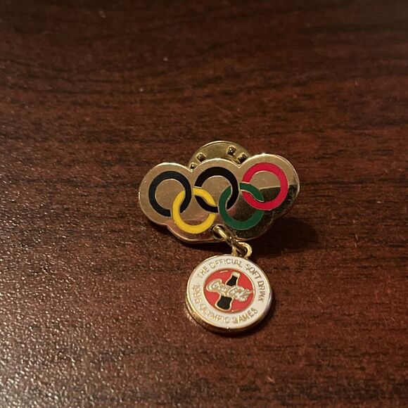 Vintage 1996 Atlanta Summer Olympics Coca-Cola Official Soft Drink Lapel Hat Pin - Picture 1 of 3